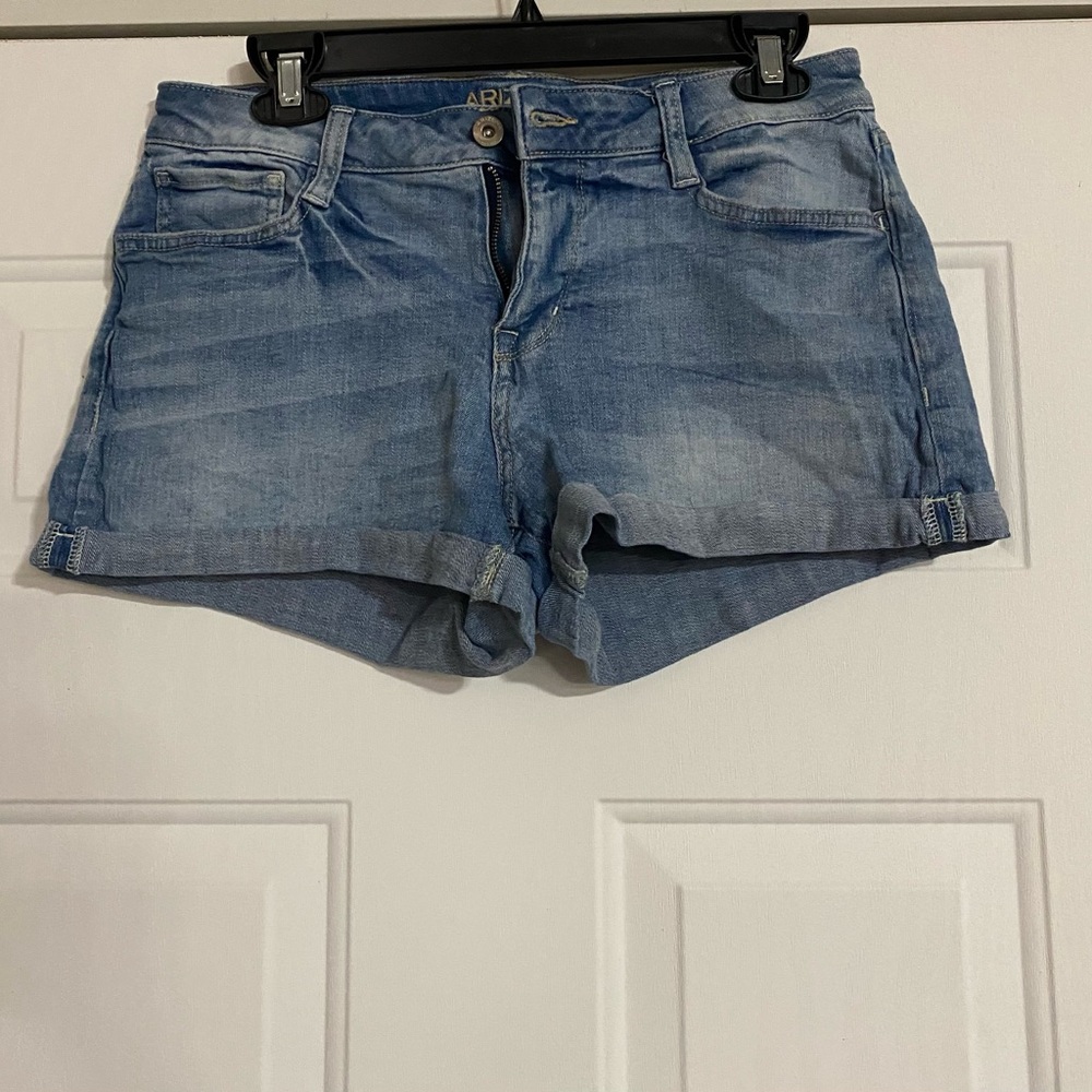 Arizona Jean Shorts are a junior size 9.